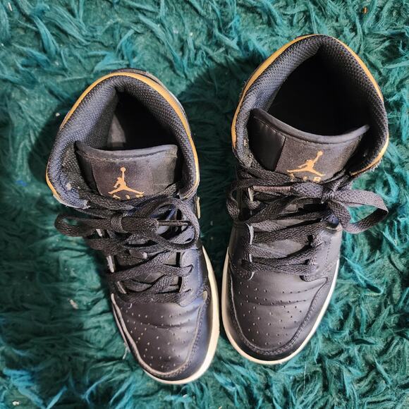 Air Jordan 1 Mid Black & Gold Youth Sneakers Size 4Y – Classic Retro Style - Picture 5 of 6